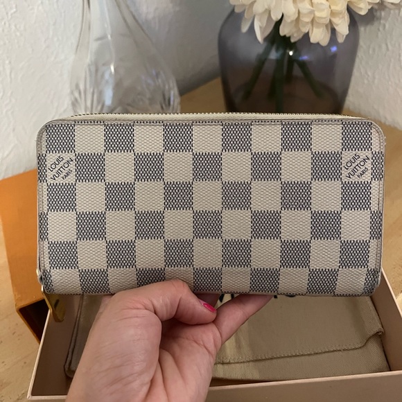 - Louis Vuitton Damien Azur Zippy Wallet - Picture 7 of 9